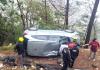 Chamoli  Road Accident: खाई में गिरने से पहले पत्थर पर अटकी कार, चार लोगों की बची जान