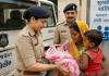 Gujarat Police: गुजरात पुलिस की भावनात्मक मिसाल, जेल में बंद महिला क़ैदी व उसके नवजात शिशु को सुरक्षित घर पहुंचाया