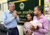 Mukhyamantri Swasthya Yojana: नवजात शिशु की डॉक्टरों ने असाधारण सर्जरी कर बचाई ‘अनमोल जिंदगी’