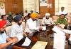 वित्त मंत्री हरपाल सिंह चीमा ने कर्मचारी यूनियनों के साथ उच्च स्तरीय बैठकों की अध्यक्षता की, लंबित मुद्दों के जल्द समाधान के दिए निर्देश