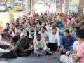 एनजीओ के सफाई कर्मियों के टेंडर में फर्जीवाड़े का आरोप, नगर परिषद कार्यालय पर धरना 