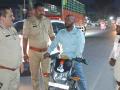 Traffic Challan: चौकी प्रभारी ने यातायात नियमों के उल्लंघन पर काटे चालान