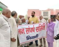 पानी की समस्या से जूझ रहे भिवानी के विद्या नगर व कीर्ति नगर के लोगों ने की नारेबाजी