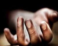 झुंझुनू में सड़क किनारे व्यक्ति का शव मिलने से हड़कंप