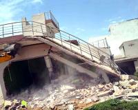 Bulldozer Action: ताजनगर के अपराधी के घर पर चला बुल्डोजर, अवैध निर्माण ध्वस्त