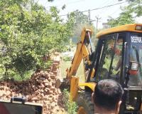 Bulldozer Action: गुरुग्राम पुलिस ने कौशल गैंग के सदस्यों के अवैध कब्जों पर चलाया बुल्डोजर