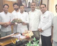 नवागत एसडीएम का शिक्षकों ने बुके भेंट करके किया स्वागत