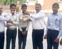 हाईस्कूल बोर्ड परीक्षा में हर्ष ने लहराया परचम, कैराना ब्लॉक में टॉपर बने