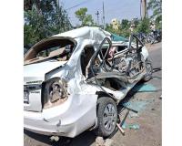 खानपुर कोलियां के नजदीक डिवाइडर से टकराई कार, दंपत्ति समेत तीन की मौत