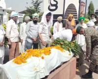 पूर्व सैनिक मक्खन सिंह का निधन, सैन्य सम्मान के साथ अंतिम विदाई