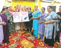 Sirsa News: एमसी मार्केट में नई दुकान लेने की खुशी नामचर्चा आयोजित कर मनाई