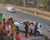 सरसा में दुल्हन की विदाई की वीडियो बना रहे फोटोग्राफर को तेज रफ्तार कार ने उड़ाया, वीडियो तेजी से वायरल