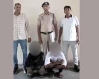 आभूषण व नकदी चोरी करने के मामले में दो गिरफ्तार