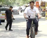 Save Fuel India: कार छोड़ साइकिल पर निकले जीएसटी अधिकारी, नरेंद्र मोदी की अपील लाई रंग