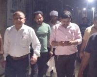 Electricity Theft: कैराना में देर रात विद्युत विभाग की छापेमारी, आठ घरों में पकड़ी बिजली चोरी