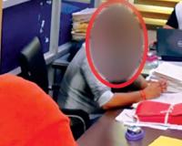 Bribe: 50 हजार रिश्वत लेते एचएसवीपी कर्मचारी रंगे हाथ  गिरफ्तार