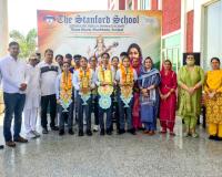 बोर्ड परीक्षा में बेहतर प्रदर्शन करने वाले छात्रों को किया सम्मानित