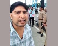 वार्षिक फास्टैग के बावजूद मांगा कैश टोल, मुझेडा टोल प्लाजा पर हंगामा; युवक ने लगाए गंभीर आरोप