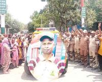 धर्मक्षेत्र-कुरुक्षेत्र के खानपुर कोलियां के शरीरदानी रघुबीर सिंह इन्सां को सेवादारों ने मानव श्रृंखला बनाकर दी अंतिम विदाई