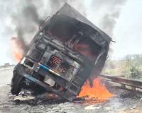 Truck Fire: मायना के पास चलते ट्रक में आग, दमकल विभाग ने कड़ी मशक्कत के बाद पाया काबू