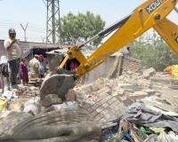 Sirsa Bulldozer Action: मेला ग्राउंड में फिर चला बुलडोजर, सरकारी जमीन से हटाए अवैध कब्जे