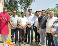राहगीरों की प्यास बुझाने के लिए इस ट्रस्ट ने लगाया बिजली बोर्ड परिसर में वाटर कूलर