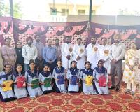 Welfare Work: संगरूर के डेरा श्रद्धालुओं ने 350 बच्चों को बांटी मुफ्त वर्दियाँ 