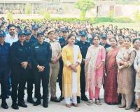 महिला सुरक्षा और साइबर अपराधों के प्रति किया जागरूक 
