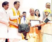 श्रमवीर गौरव समारोह में सीएम योगी हुए सख्त, किसी प्रकार की लापरवाही स्वीकार नहीं की जाएगी!