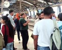 सेक्टर-16 मेट्रो स्टेशन पर व्यक्ति ट्रैक पर कूदा, ट्रेन रोकी गई