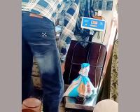 Ration Depot News: इलेक्ट्रॉनिक कांटे पर बाट रखकर राशन तौलते डीलर की वीडियो वायरल