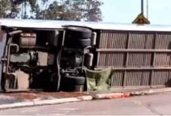 Road Accident: बस पलटने से मचा हड़कंप, 50 से ज्यादा यात्री थे सवार