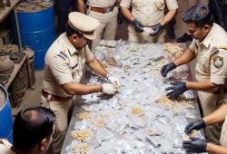 Mumbai Police Raid: मुंबई में ड्रग्स बनाने वाली फैक्ट्री का पर्दाफाश, 50 करोड़ से अधिक के नशीले पदार्थ बरामद