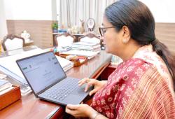 Rekha Gupta: सीएम रेखा गुप्ता ने स्व-गणना कर भरा जनगणना फॉर्म, नागरिकों से भागीदारी की अपील