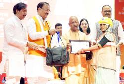 श्रमवीर गौरव समारोह में सीएम योगी हुए सख्त, किसी प्रकार की लापरवाही स्वीकार नहीं की जाएगी!