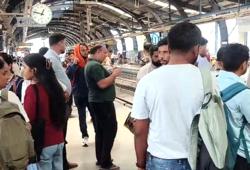 सेक्टर-16 मेट्रो स्टेशन पर व्यक्ति ट्रैक पर कूदा, ट्रेन रोकी गई