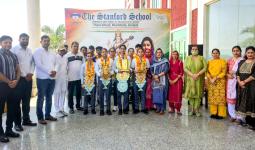 बोर्ड परीक्षा में बेहतर प्रदर्शन करने वाले छात्रों को किया सम्मानित