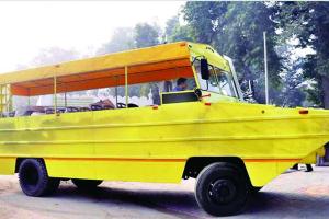 सोशल मीडिया पर हंसी का पात्र बनी जलपरी