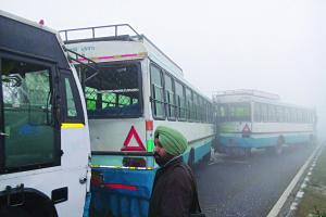 जीटी रोड़ पर भिड़े दर्जनों वाहन