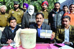 पांच किलो हेरोइन सहित तस्कर गिरफ्तार