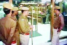 निशानदेही पर कई जगह दी दबिश