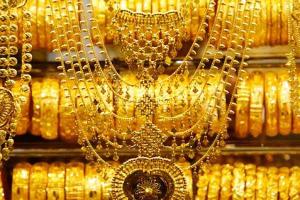 सोने की चमक अभी रहेगी फीकी