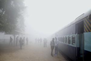 धुंध ने रेलवे का शेड्यूल बिगाड़ा