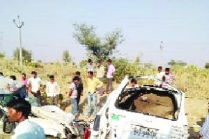 सड़क दुर्घटना में 8 मरे, 11 घायल