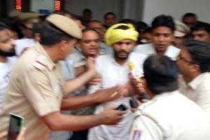 दिल्ली विधानसभा के दो दिवसीय विशेष सत्र में हुआ जमकर बवाल