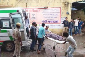 बिजली गिरने के कारण तीन लोगों की मौत