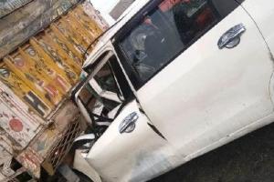ट्रक-टैक्सी टक्कर में तीन की मौत