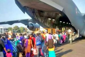 कतर में फंसे अपने लोगों को एयरलिफ्ट करेगा भारत