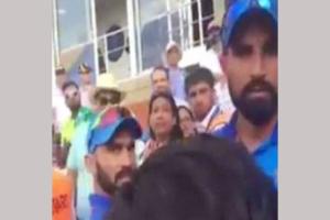 पाकिस्तानी फैन की बदतमीजी पर भड़के मोहम्मद शमी