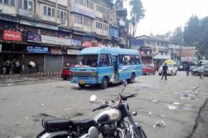 दार्जिलिंग में GJM का हिंसक प्रदर्शन, 12 घंटे का बंद